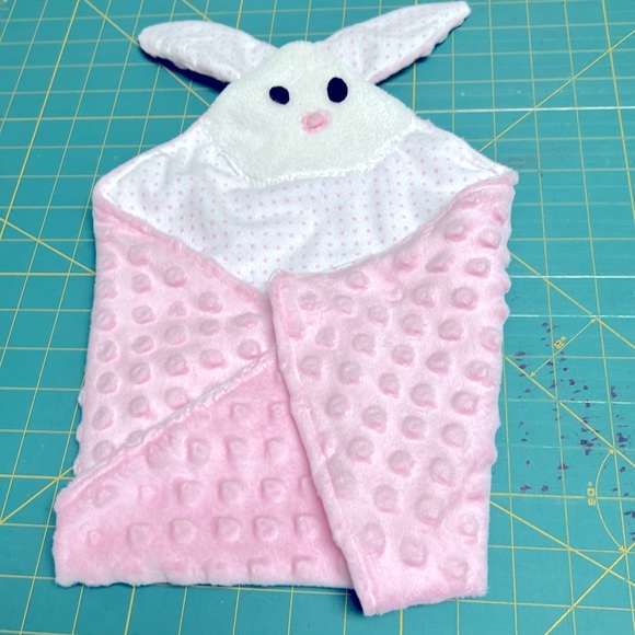 Baby Cuddle Rabbit Blankie. - Picture 5 of 5